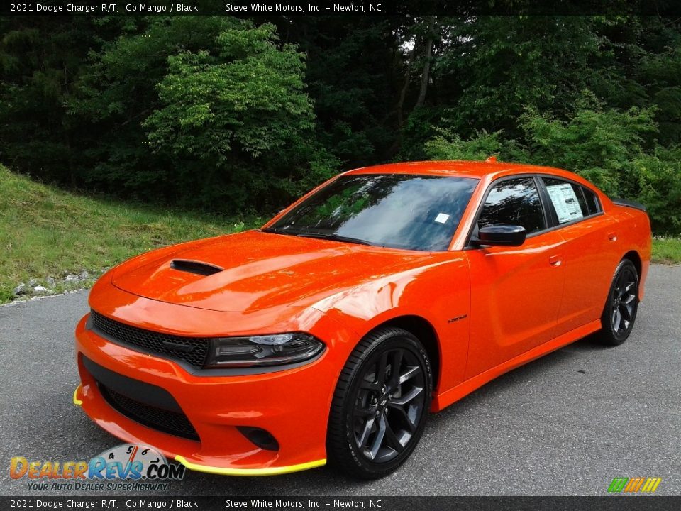 Front 3/4 View of 2021 Dodge Charger R/T Photo #2