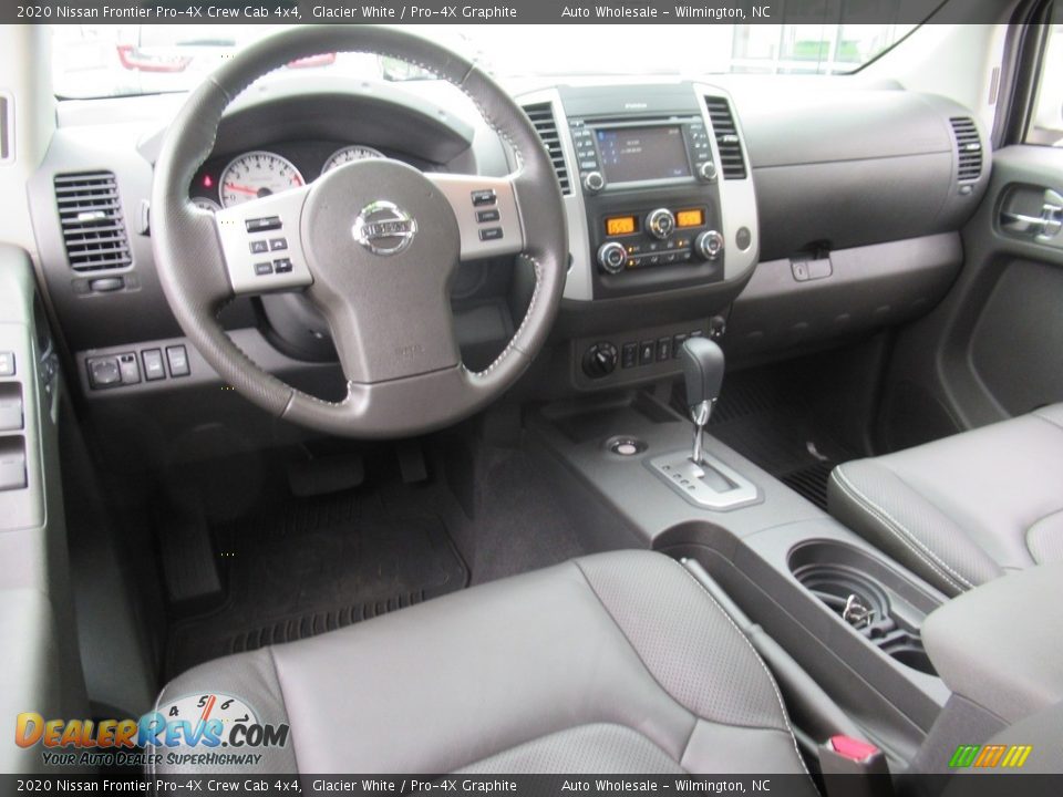 Front Seat of 2020 Nissan Frontier Pro-4X Crew Cab 4x4 Photo #14