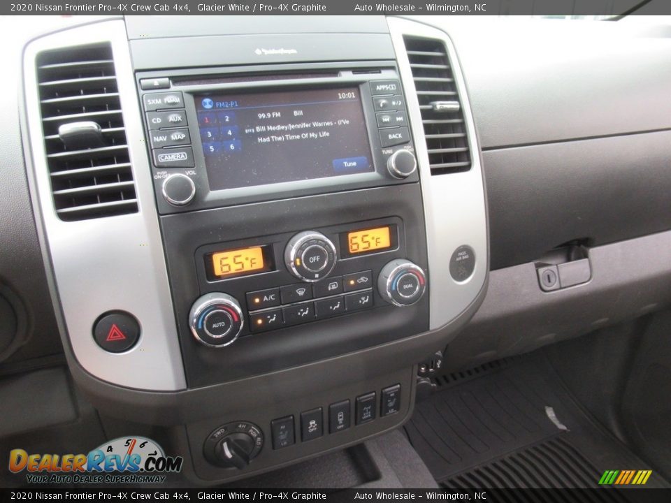 Controls of 2020 Nissan Frontier Pro-4X Crew Cab 4x4 Photo #17