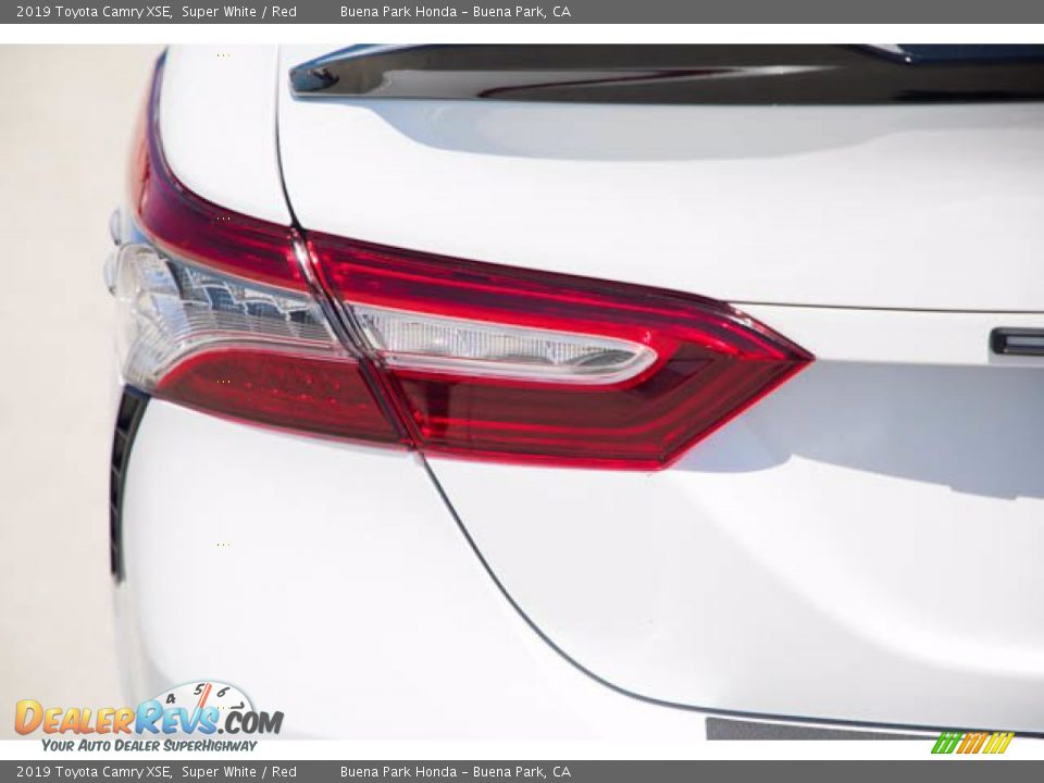 2019 Toyota Camry XSE Super White / Red Photo #10