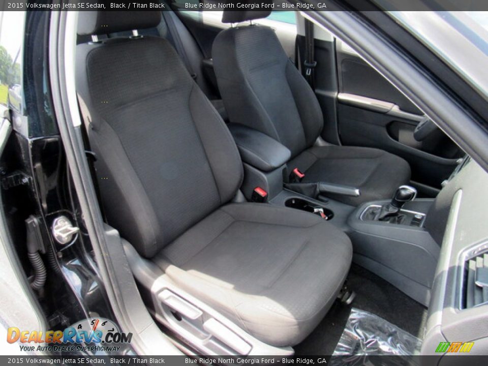 Front Seat of 2015 Volkswagen Jetta SE Sedan Photo #12