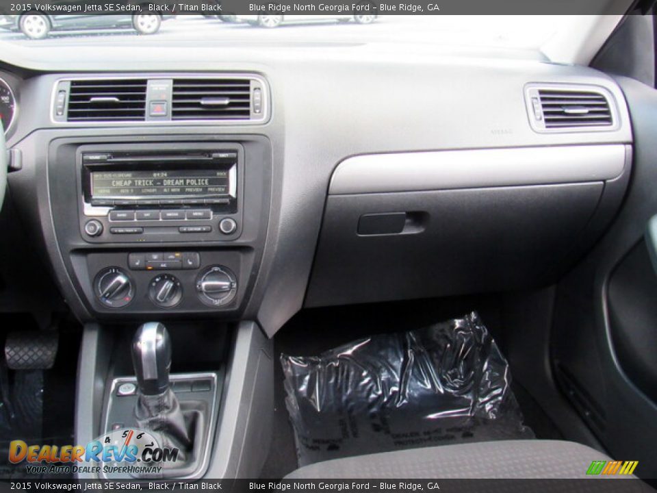 Dashboard of 2015 Volkswagen Jetta SE Sedan Photo #16