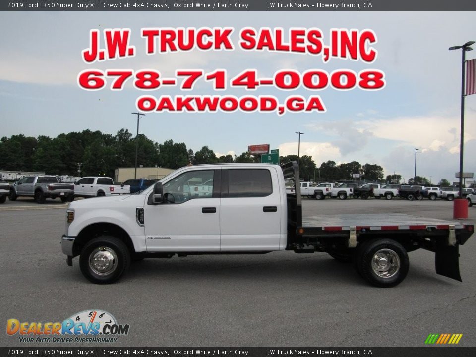 2019 Ford F350 Super Duty XLT Crew Cab 4x4 Chassis Oxford White / Earth Gray Photo #2