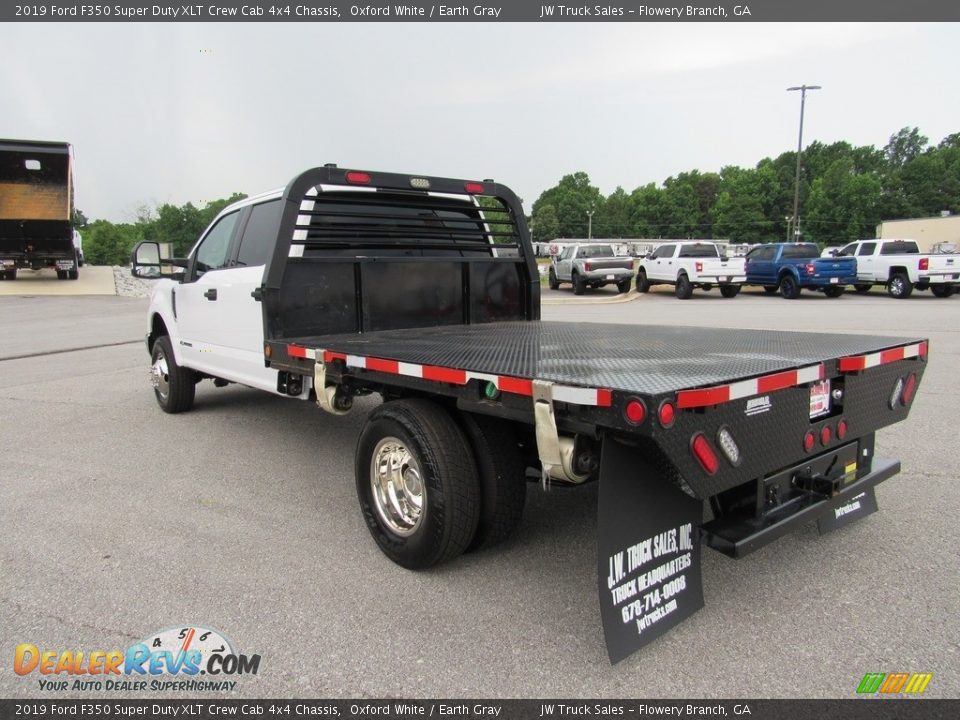 2019 Ford F350 Super Duty XLT Crew Cab 4x4 Chassis Oxford White / Earth Gray Photo #3