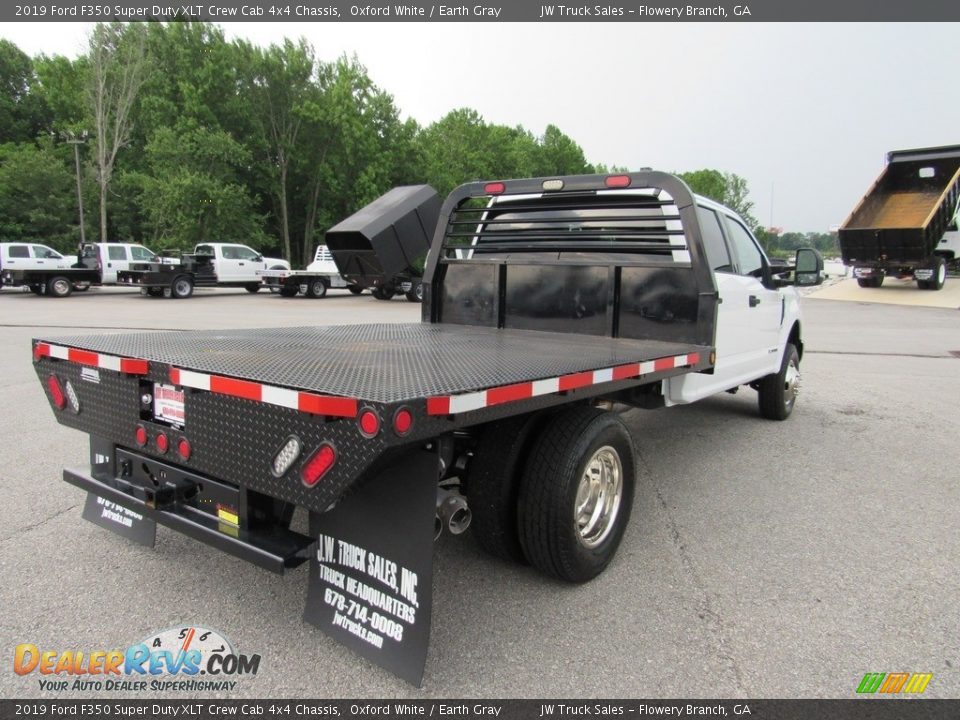 2019 Ford F350 Super Duty XLT Crew Cab 4x4 Chassis Oxford White / Earth Gray Photo #5