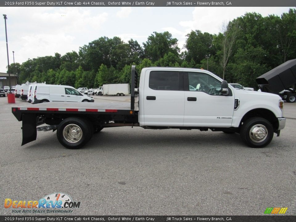 2019 Ford F350 Super Duty XLT Crew Cab 4x4 Chassis Oxford White / Earth Gray Photo #6