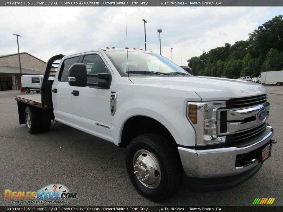 2019 Ford F350 Super Duty XLT Crew Cab 4x4 Chassis Oxford White / Earth Gray Photo #7