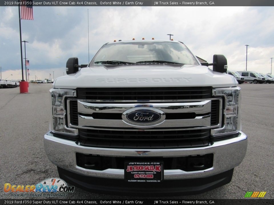 2019 Ford F350 Super Duty XLT Crew Cab 4x4 Chassis Oxford White / Earth Gray Photo #8