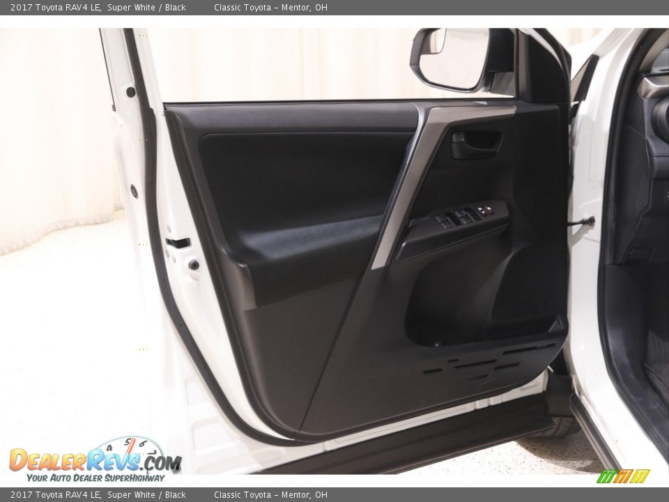 2017 Toyota RAV4 LE Super White / Black Photo #4