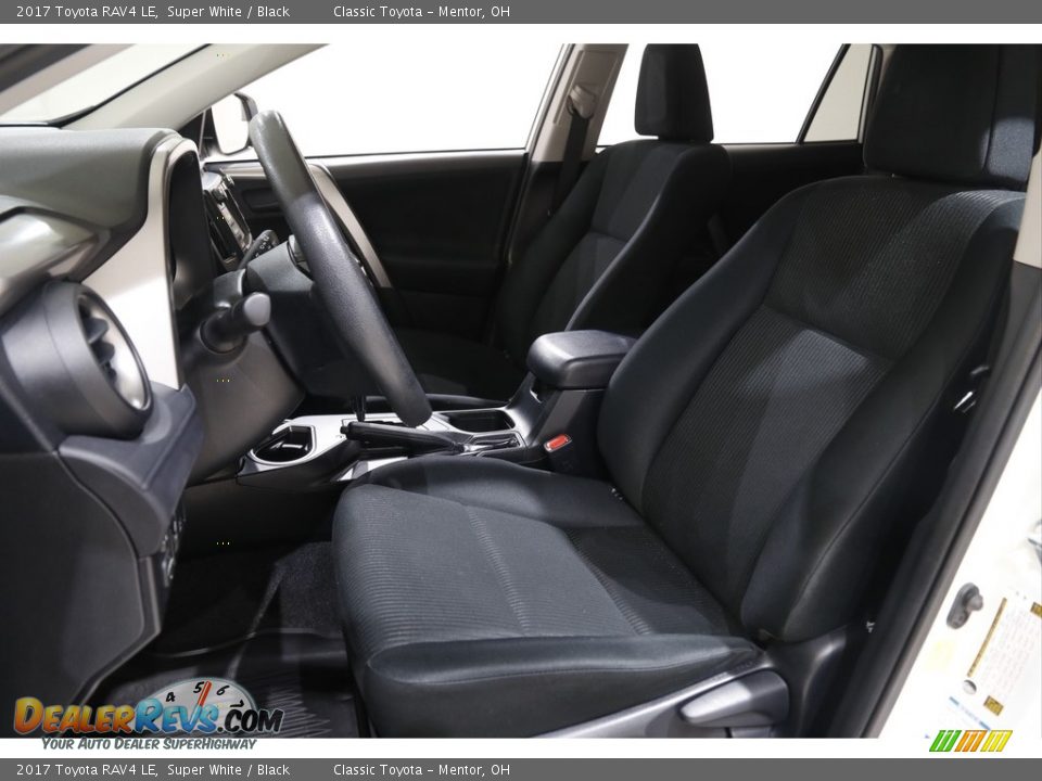 2017 Toyota RAV4 LE Super White / Black Photo #5