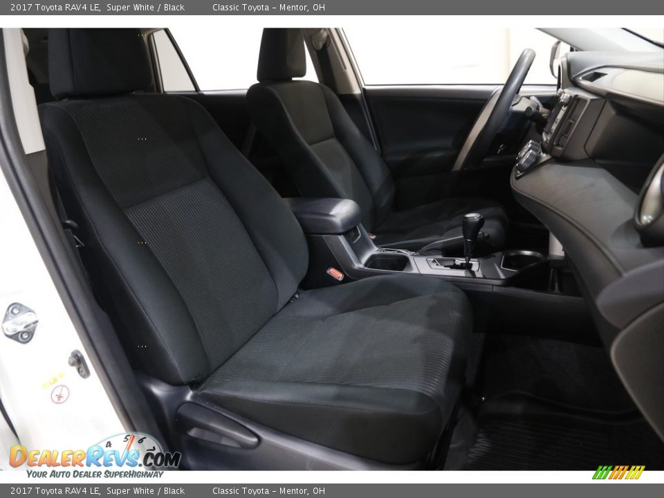 2017 Toyota RAV4 LE Super White / Black Photo #14