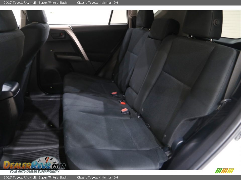 2017 Toyota RAV4 LE Super White / Black Photo #16