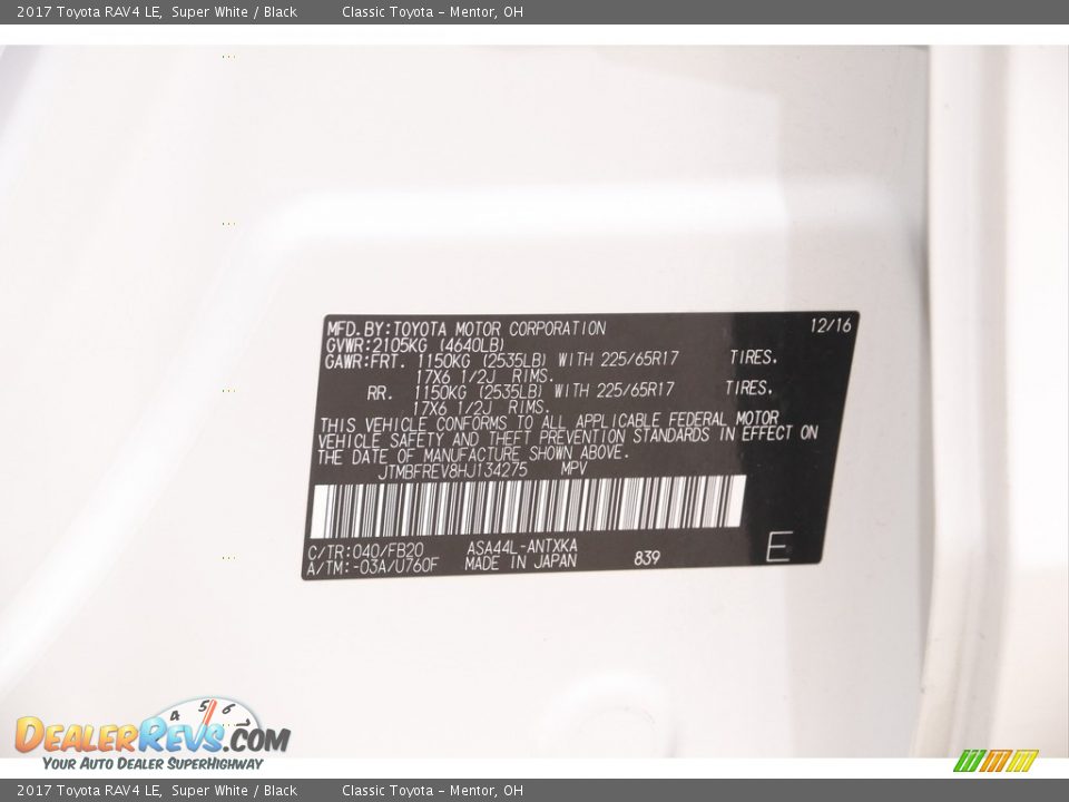 2017 Toyota RAV4 LE Super White / Black Photo #19