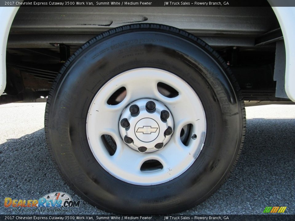 2017 Chevrolet Express Cutaway 3500 Work Van Wheel Photo #19