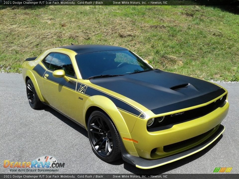 Front 3/4 View of 2021 Dodge Challenger R/T Scat Pack Widebody Photo #4