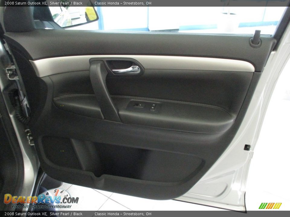 2008 Saturn Outlook XE Silver Pearl / Black Photo #14