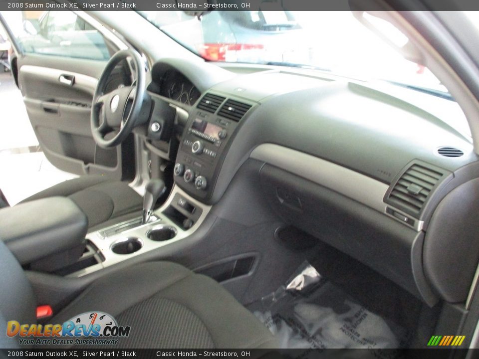 2008 Saturn Outlook XE Silver Pearl / Black Photo #15