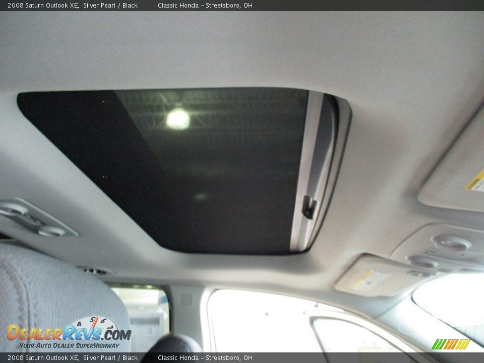 2008 Saturn Outlook XE Silver Pearl / Black Photo #17