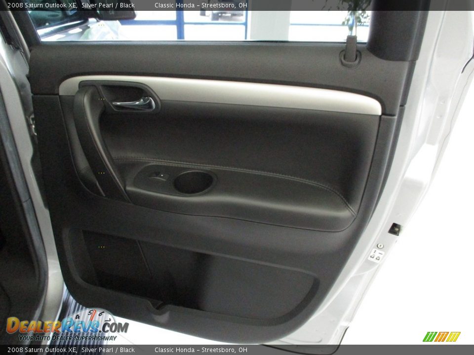 2008 Saturn Outlook XE Silver Pearl / Black Photo #19