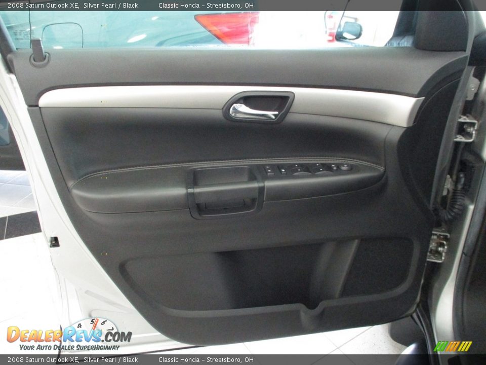 2008 Saturn Outlook XE Silver Pearl / Black Photo #30