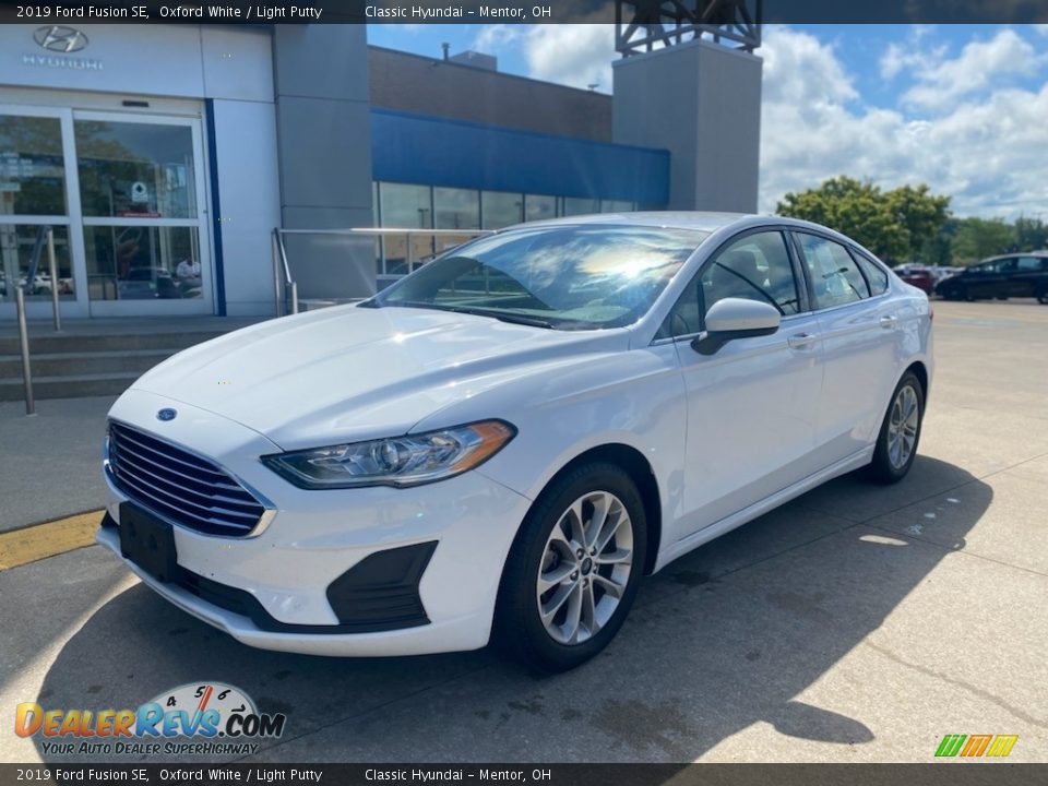 2019 Ford Fusion SE Oxford White / Light Putty Photo #1
