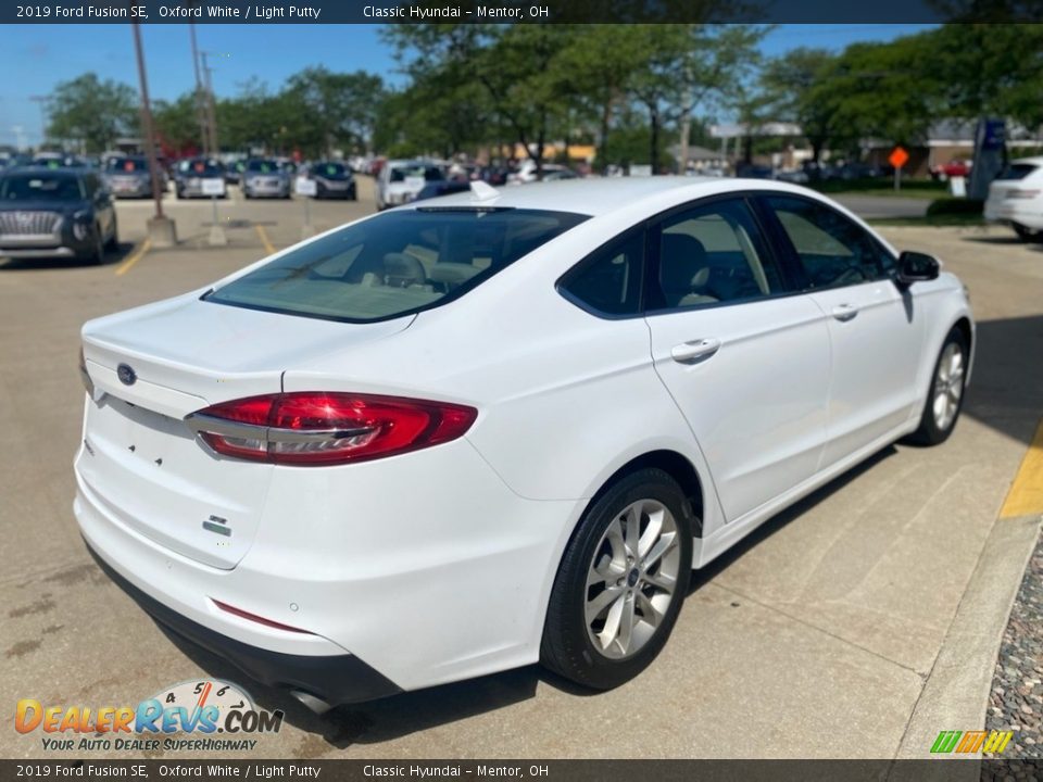 2019 Ford Fusion SE Oxford White / Light Putty Photo #2