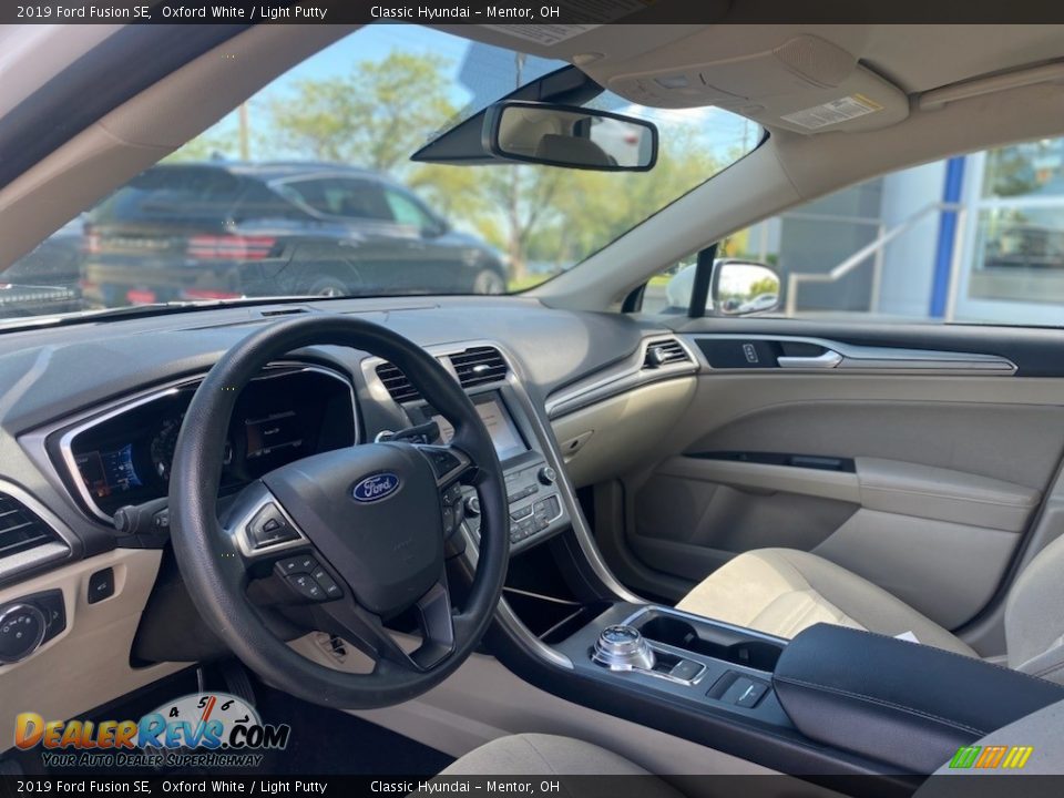 2019 Ford Fusion SE Oxford White / Light Putty Photo #3