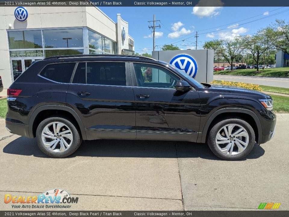 2021 Volkswagen Atlas SE 4Motion Deep Black Pearl / Titan Black Photo #2