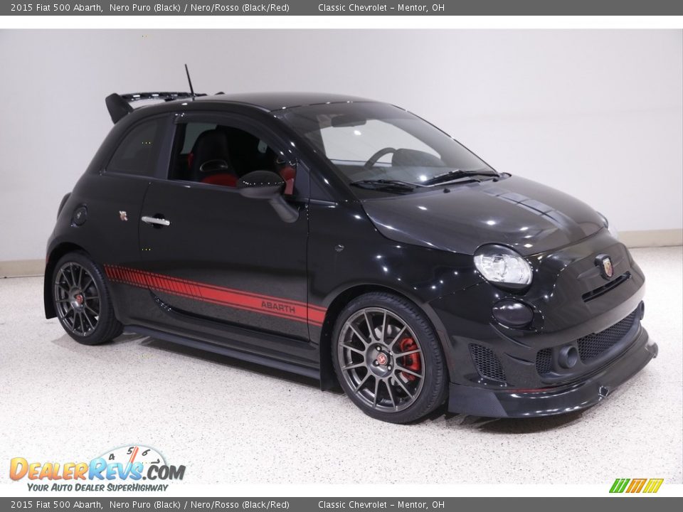 Front 3/4 View of 2015 Fiat 500 Abarth Photo #1