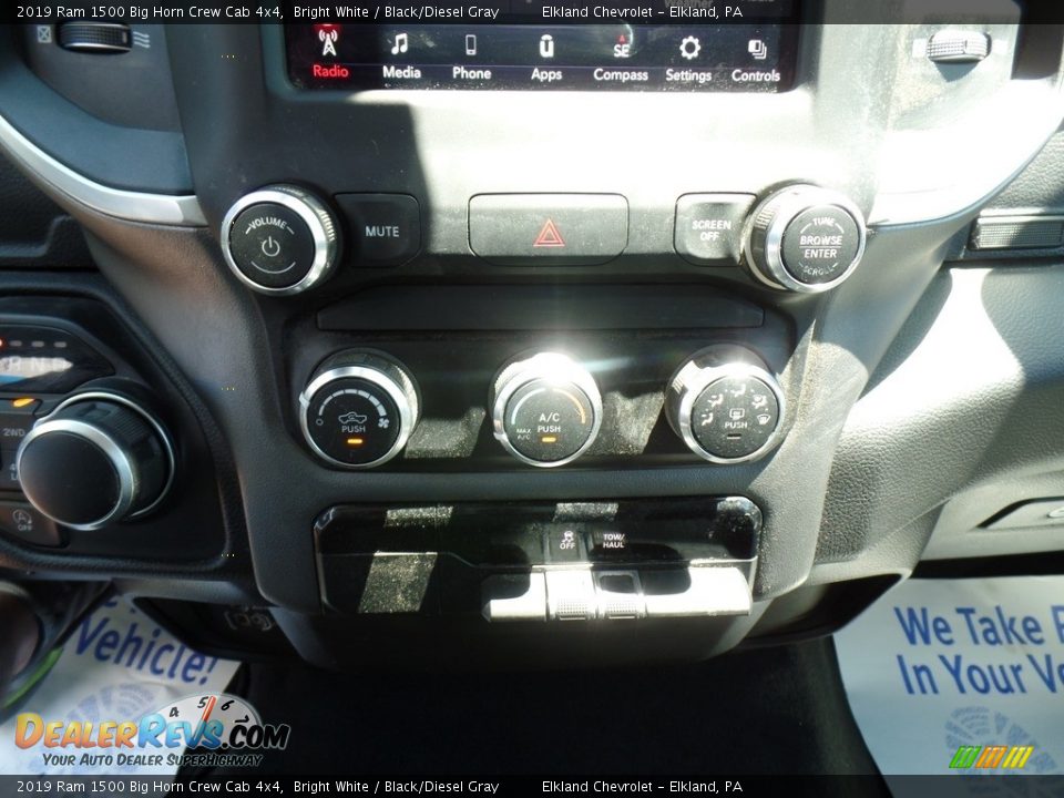 2019 Ram 1500 Big Horn Crew Cab 4x4 Bright White / Black/Diesel Gray Photo #28