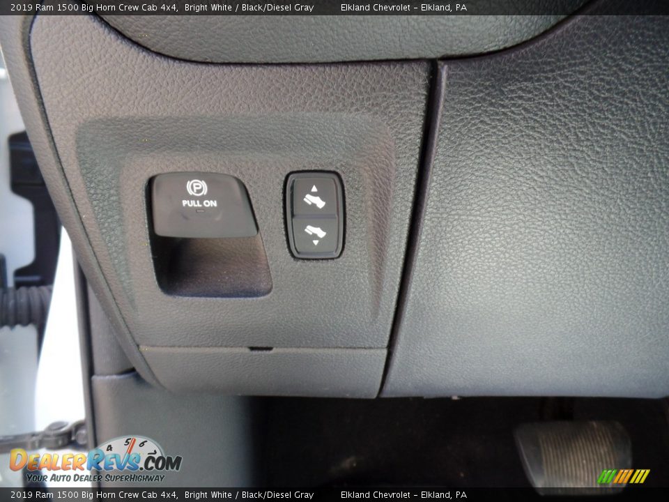 2019 Ram 1500 Big Horn Crew Cab 4x4 Bright White / Black/Diesel Gray Photo #31