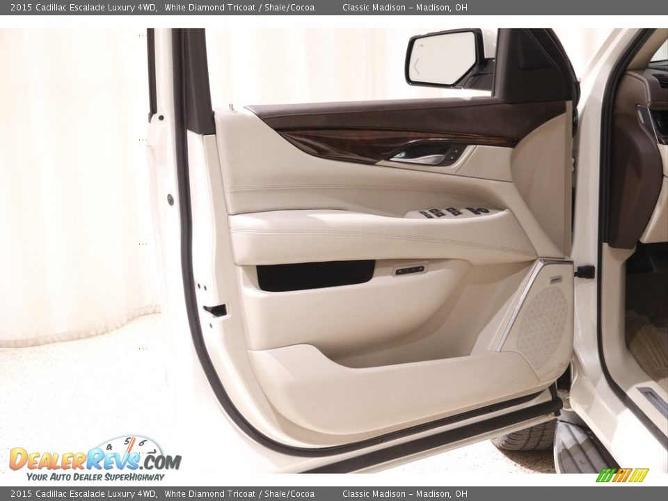 2015 Cadillac Escalade Luxury 4WD White Diamond Tricoat / Shale/Cocoa Photo #4