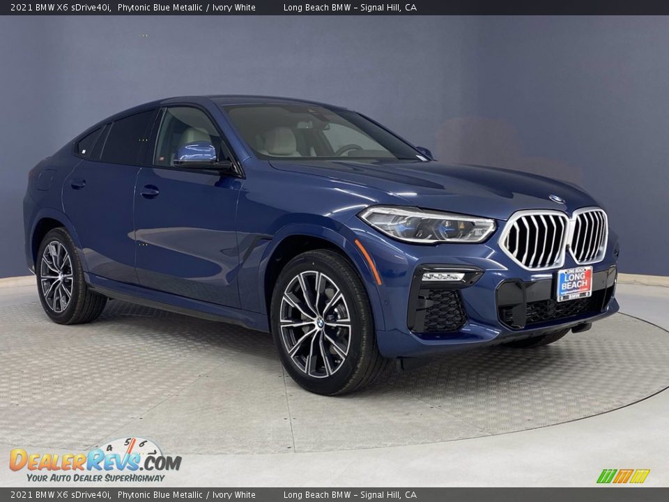 Front 3/4 View of 2021 BMW X6 sDrive40i Photo #27