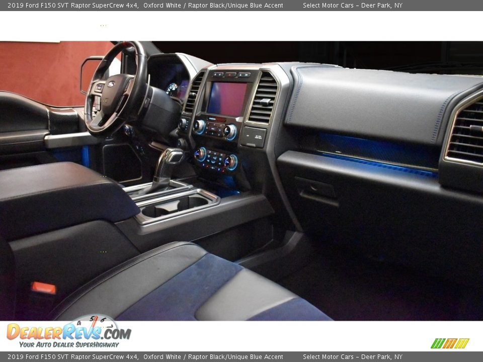 Front Seat of 2019 Ford F150 SVT Raptor SuperCrew 4x4 Photo #18