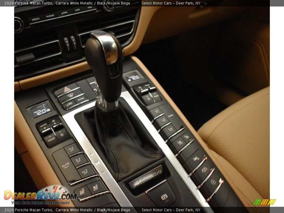 2020 Porsche Macan Turbo Shifter Photo #18