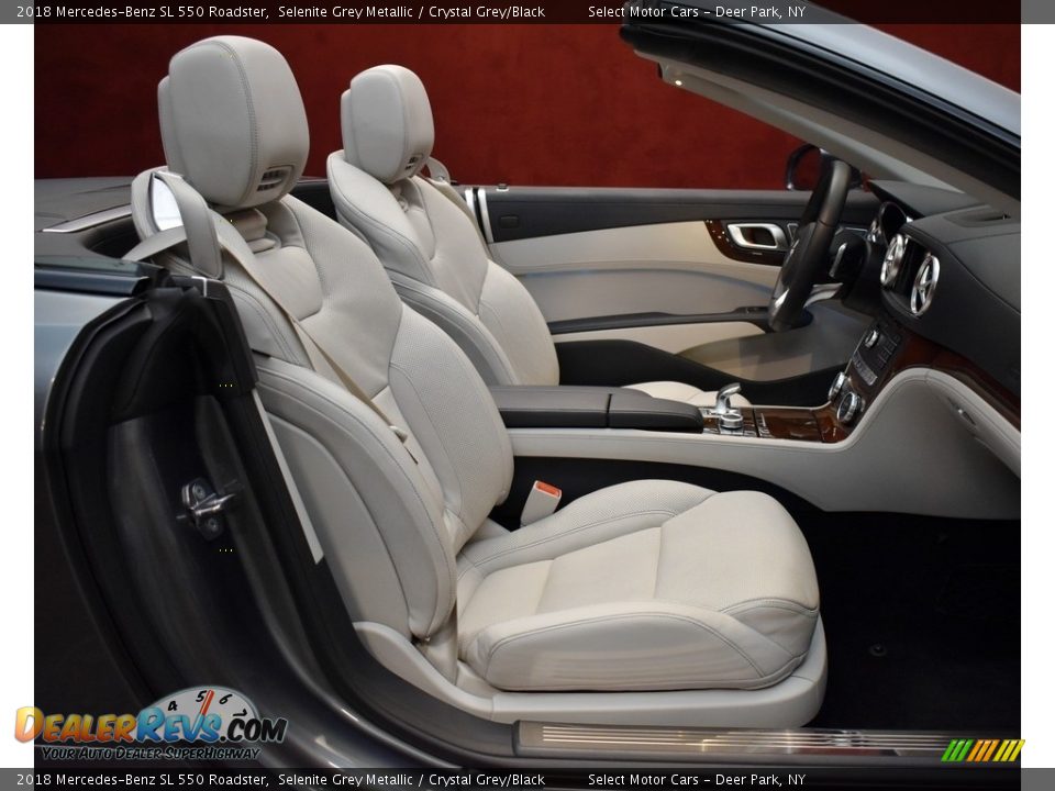Front Seat of 2018 Mercedes-Benz SL 550 Roadster Photo #17