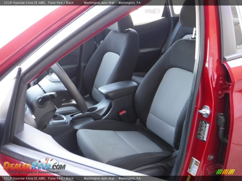 Front Seat of 2018 Hyundai Kona SE AWD Photo #13