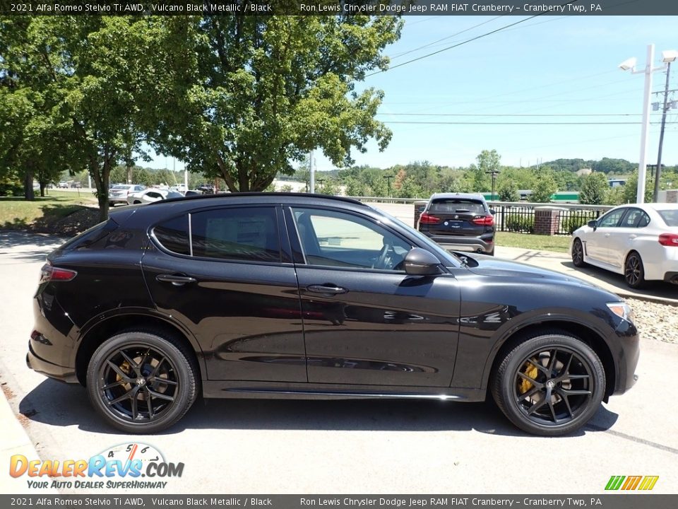 Vulcano Black Metallic 2021 Alfa Romeo Stelvio Ti AWD Photo #4