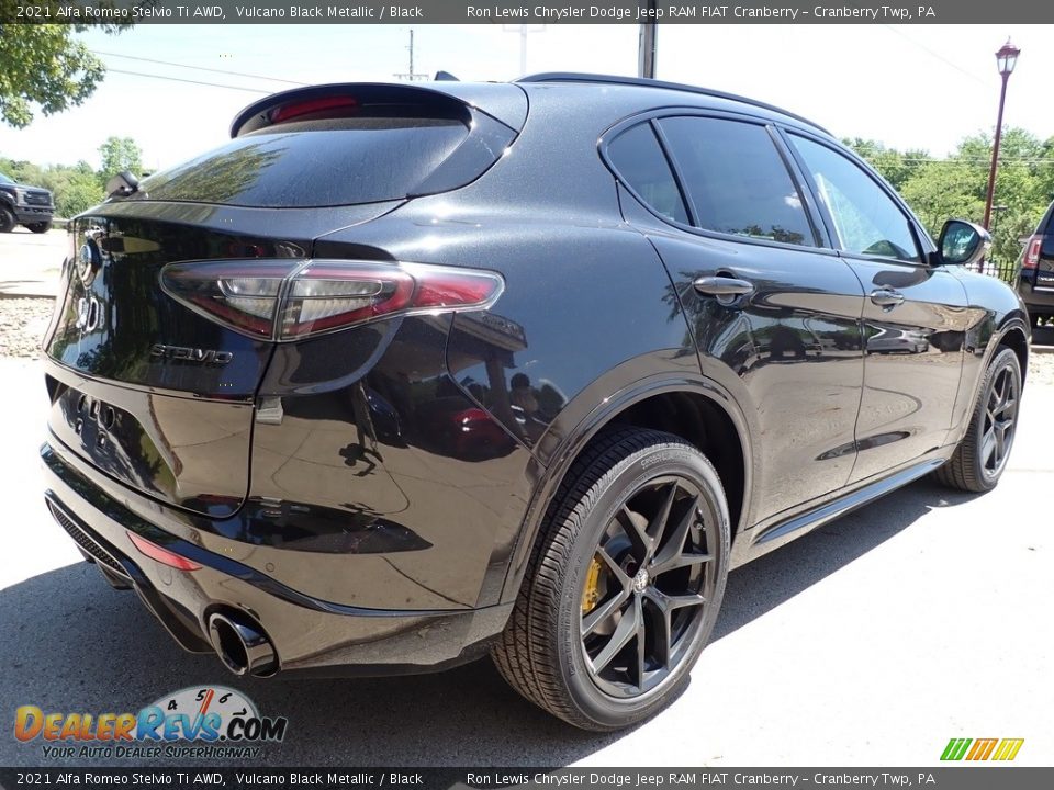 2021 Alfa Romeo Stelvio Ti AWD Vulcano Black Metallic / Black Photo #5