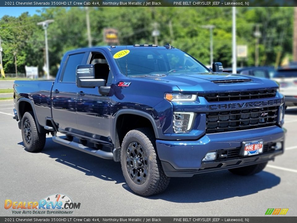 Front 3/4 View of 2021 Chevrolet Silverado 3500HD LT Crew Cab 4x4 Photo #16