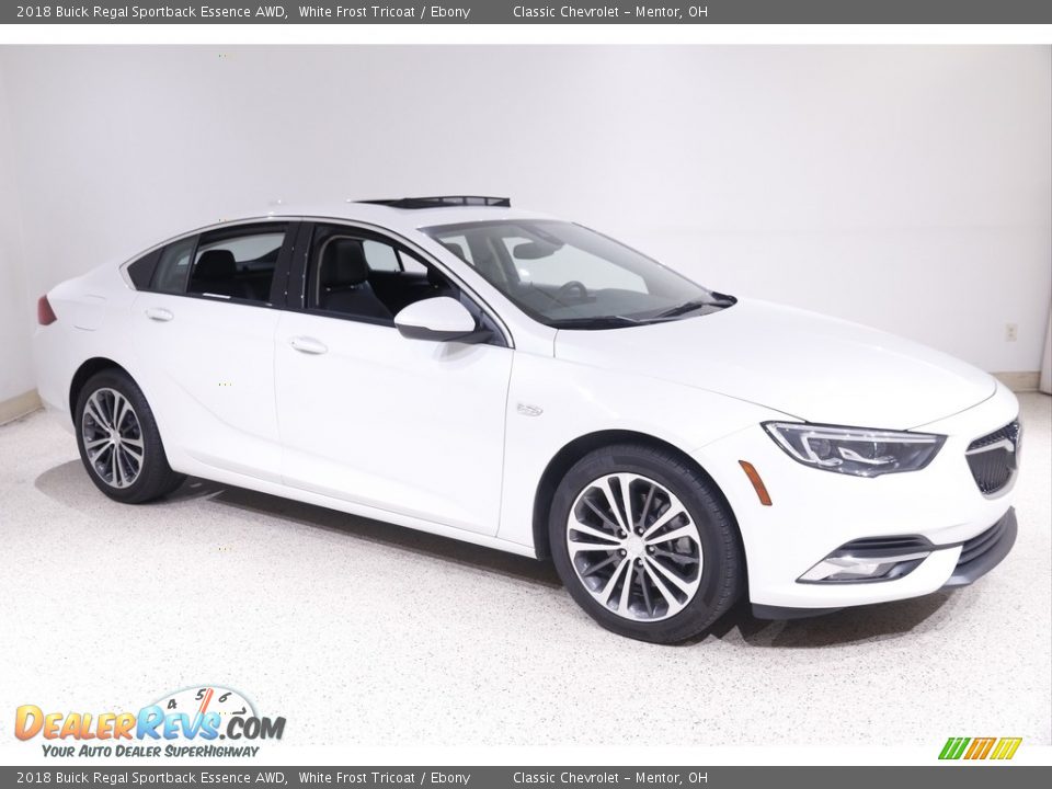 2018 Buick Regal Sportback Essence AWD White Frost Tricoat / Ebony Photo #1