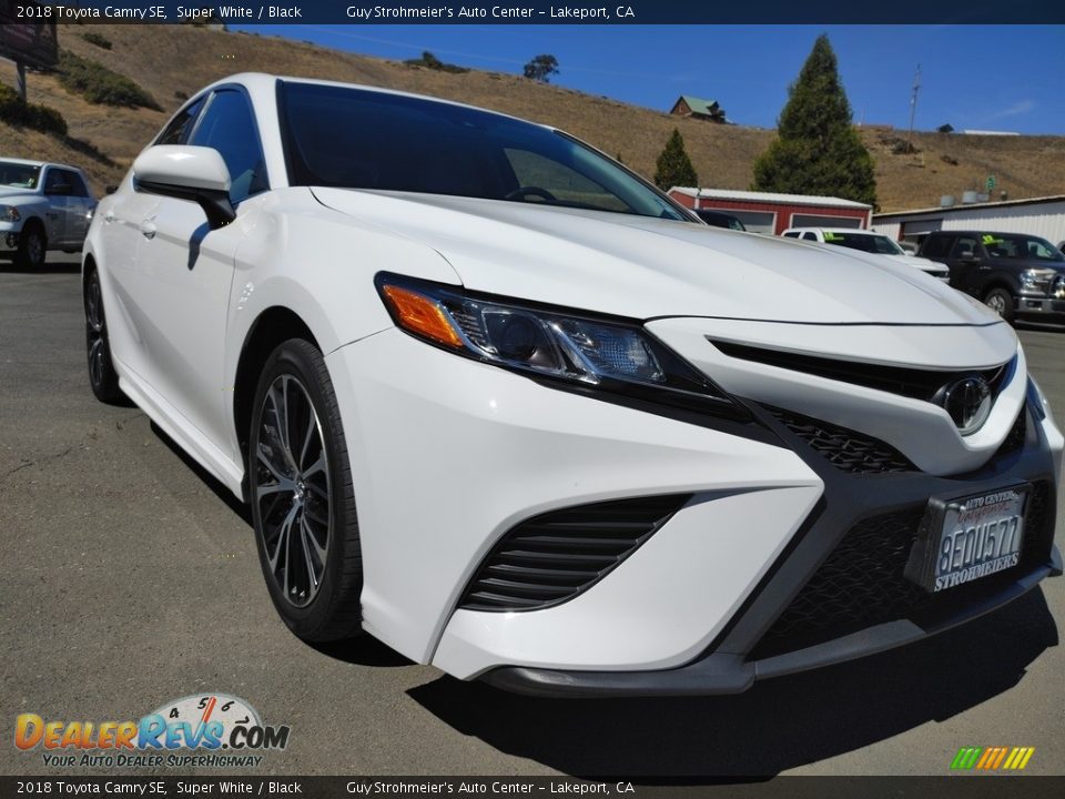 2018 Toyota Camry SE Super White / Black Photo #1