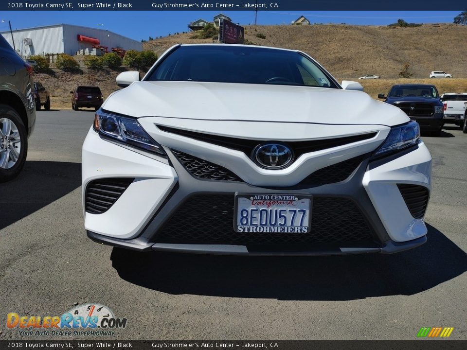 2018 Toyota Camry SE Super White / Black Photo #2