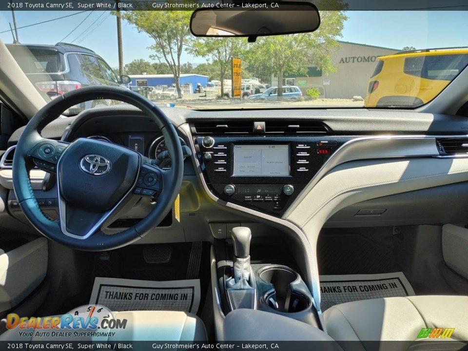 2018 Toyota Camry SE Super White / Black Photo #8