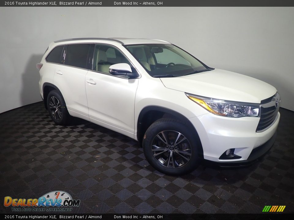 2016 Toyota Highlander XLE Blizzard Pearl / Almond Photo #5