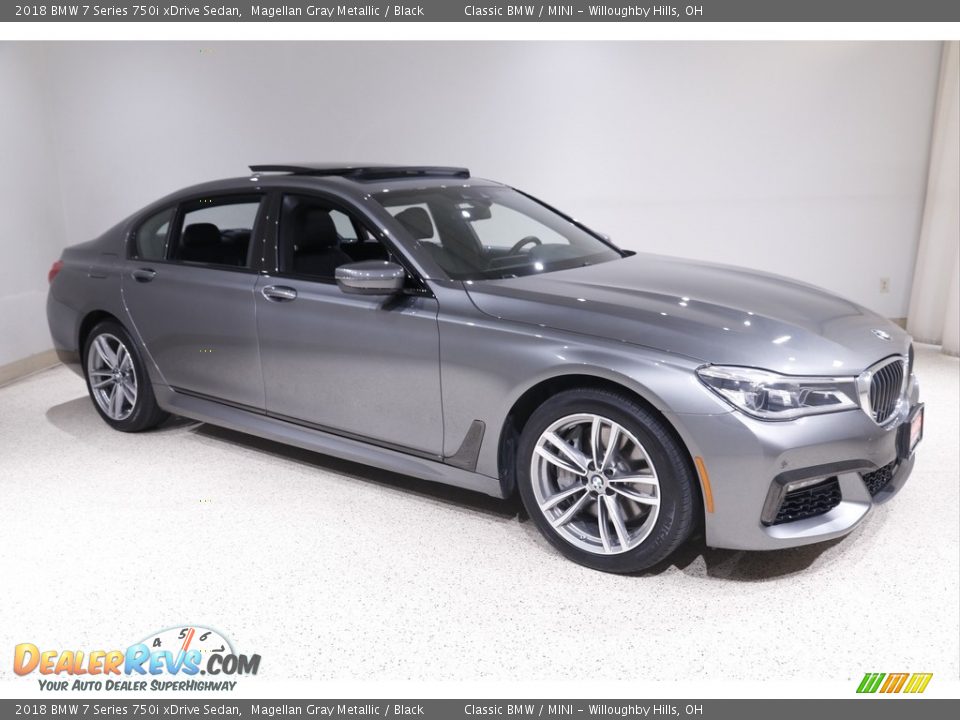 Front 3/4 View of 2018 BMW 7 Series 750i xDrive Sedan Photo #1