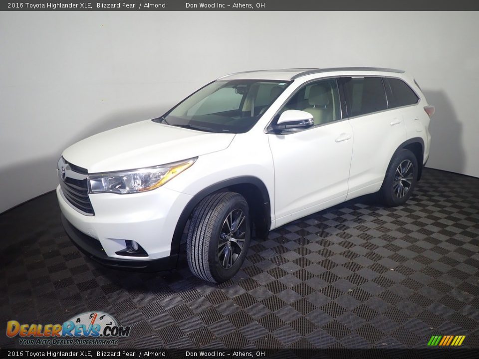 2016 Toyota Highlander XLE Blizzard Pearl / Almond Photo #11