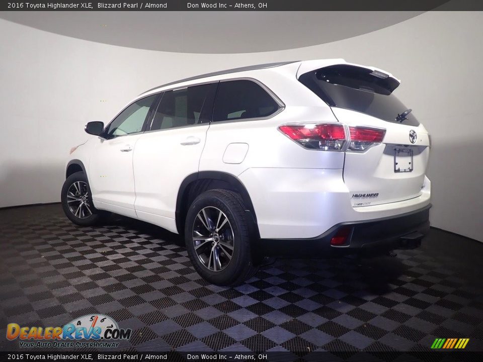 2016 Toyota Highlander XLE Blizzard Pearl / Almond Photo #13