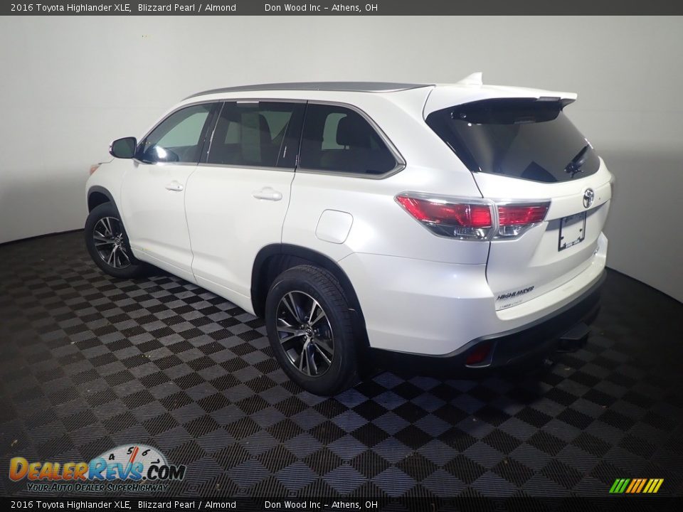 2016 Toyota Highlander XLE Blizzard Pearl / Almond Photo #14