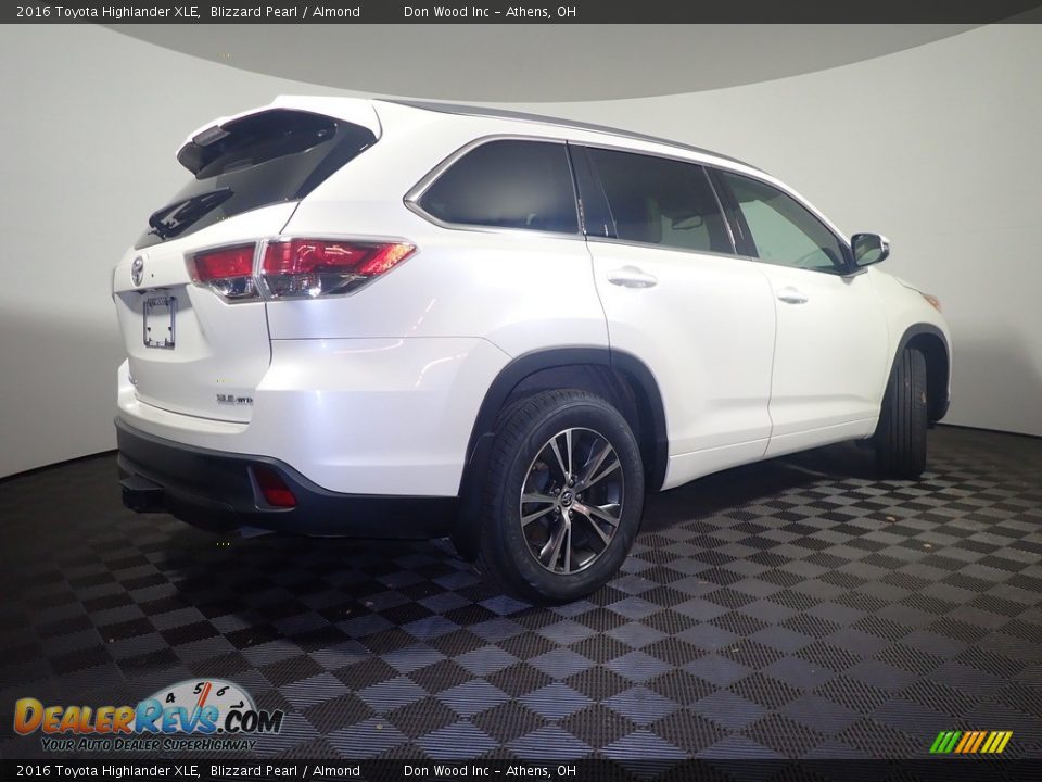 2016 Toyota Highlander XLE Blizzard Pearl / Almond Photo #19